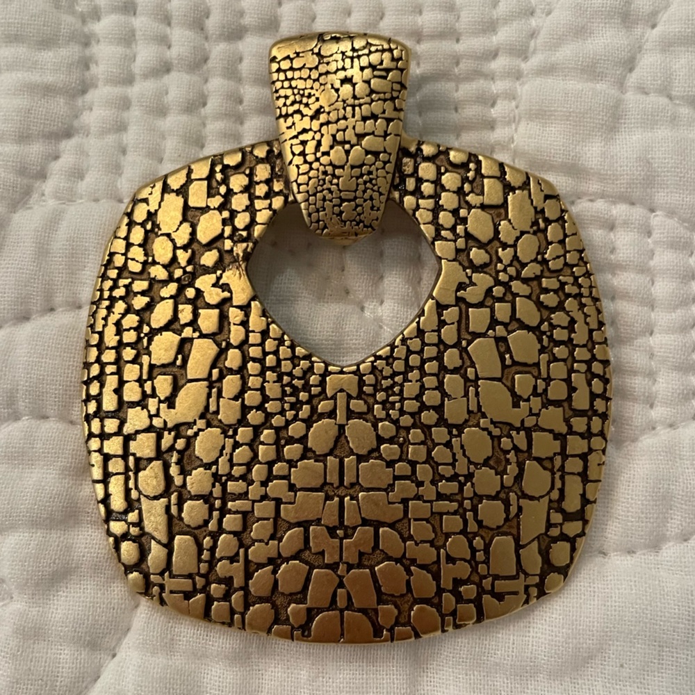 Antique etched gold removeable pendant